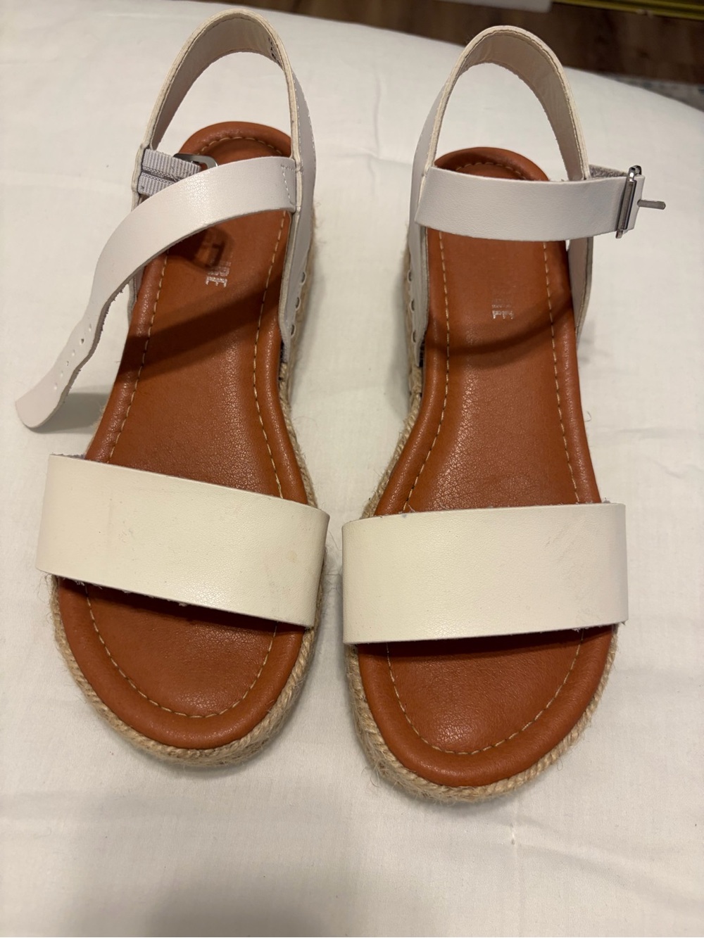 Women’s White Cushionaire Espadrille Sandals 8 1/2